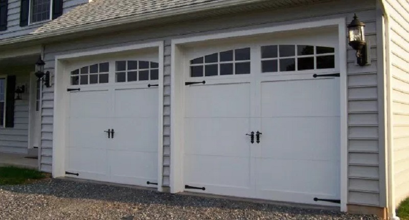 Things That You Need to Consider Before Hiring a Commercial Garage Door Repairer