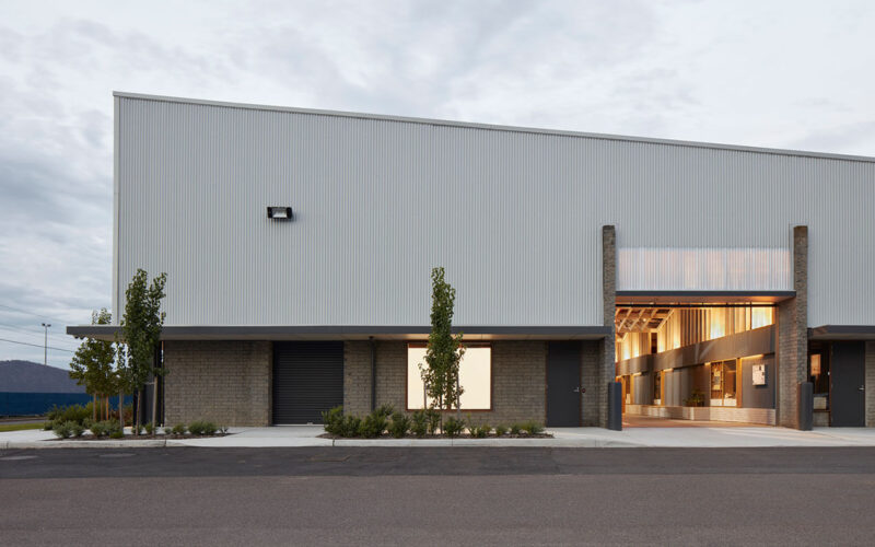How Do Architects Design Large-Scale Distribution Centers?